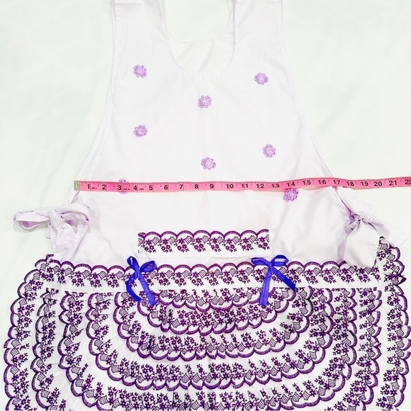 Vintage Pinafore Apron Lavender Embroidered Dark Purple Ruffles - Picture 5 of 10